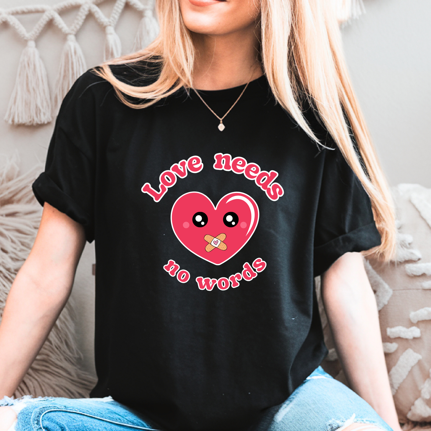 Love needs no words. Non-verbal Autism Awareness Retro Heart T-Shirt
